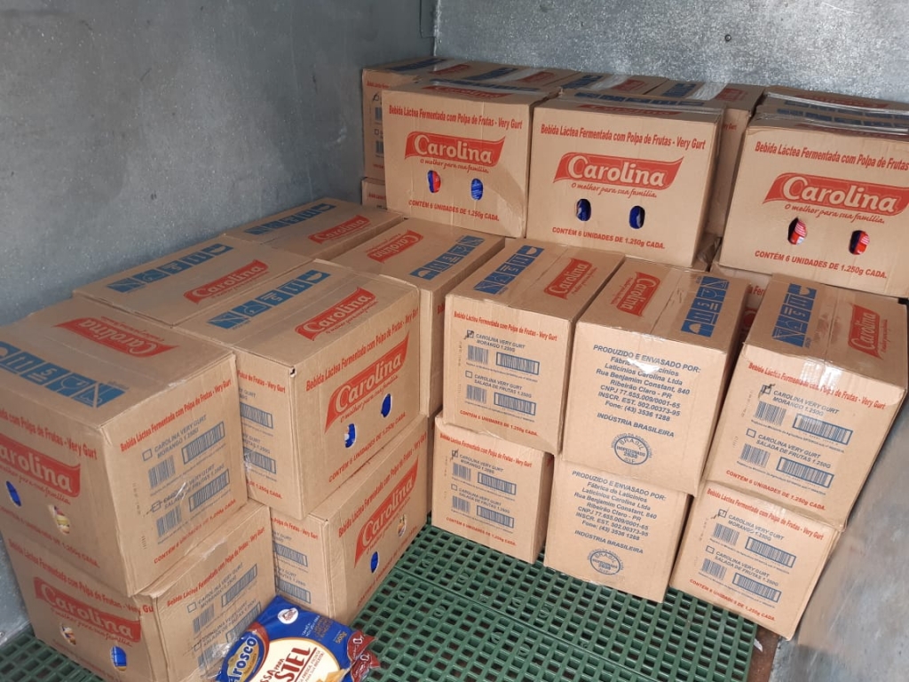 PRF apreende 300kg de alimentos por transporte irregular em Marília; foram descartados PRF apreende 300kg de alimentos por transporte irregular em Marília; foram descartados