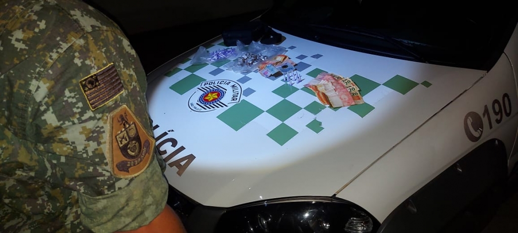 Ronda da polícia ambiental flagra dois acusados de tráfico em Garça Ronda da polícia ambiental flagra dois acusados de tráfico em Garça