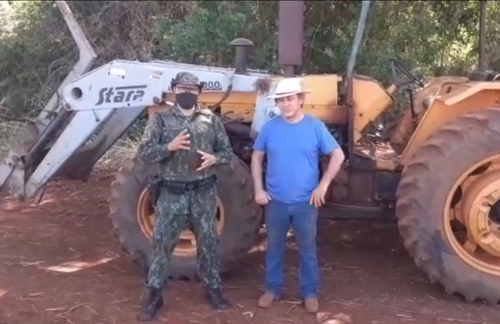 Polícia Ambiental recupera tratores furtados na região e escondidos em mata