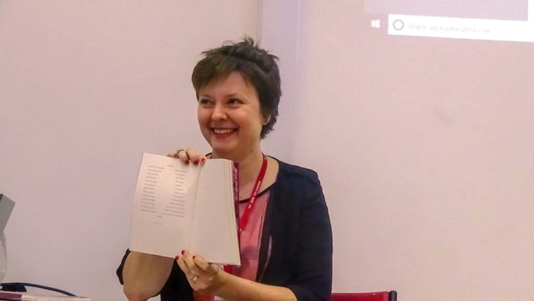 Professora de Marilia lança livro em São Paulo e analisa maternidade