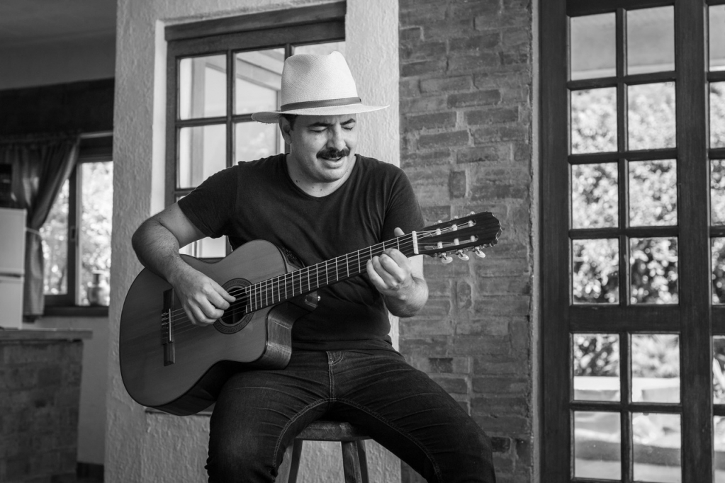 Músico mariliense André Furtado lança primeiro disco ‘Aí Eu Te Conheci’