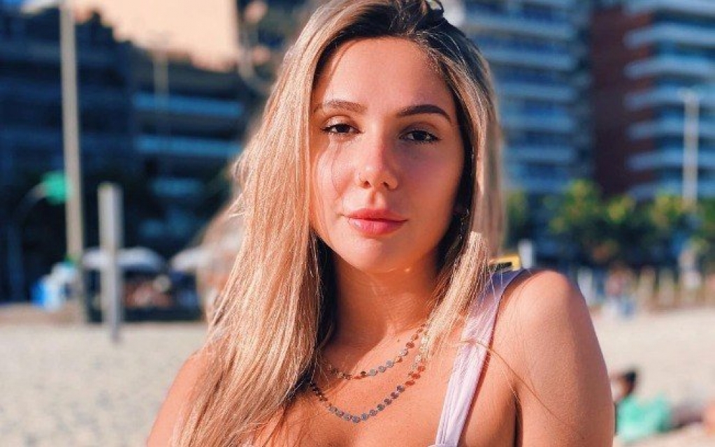 Filha de Renato Gaúcho, Carol Portaluppi vai à praia e seguidores elogiam Filha de Renato Gaúcho, Carol Portaluppi vai à praia e seguidores elogiam