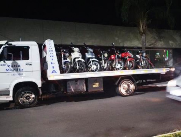 Blitz de trânsito multa 59 e apreende motos em avenidas de Marília: