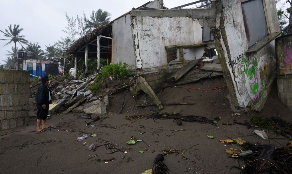 Passagem de furacão deixa pelo menos sete mortos no México