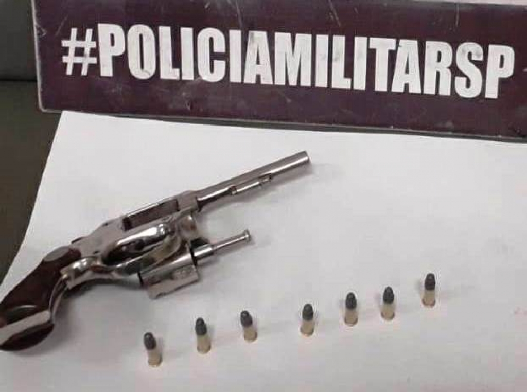 Jovem com 19 anos é preso com arma em Garça após tentativa de fuga