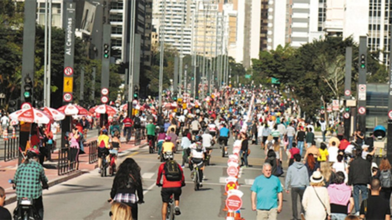Redes sociais Avenida Paulista fechada para carros e exclusiva para a circulação de pedestres