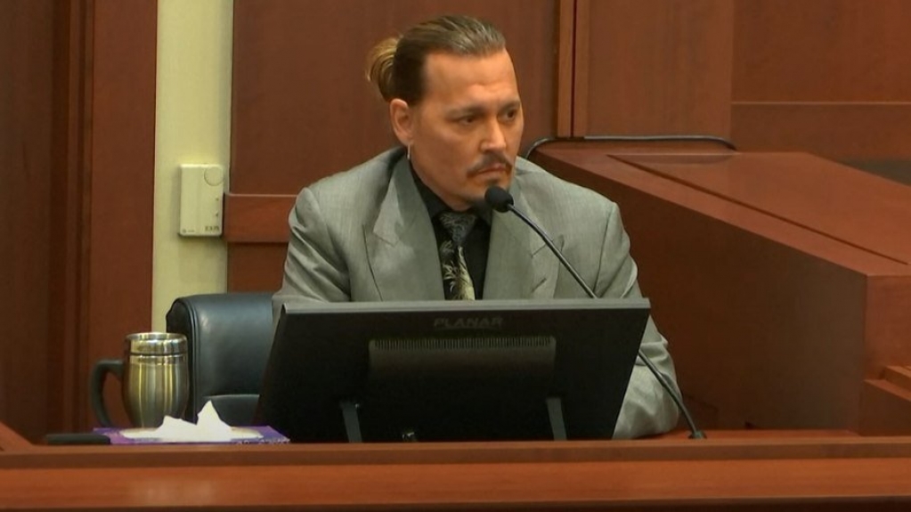 Johnny Depp: vídeo de ator quebrando cozinha é exibido ao Júri Johnny Depp: vídeo de ator quebrando cozinha é exibido ao Júri