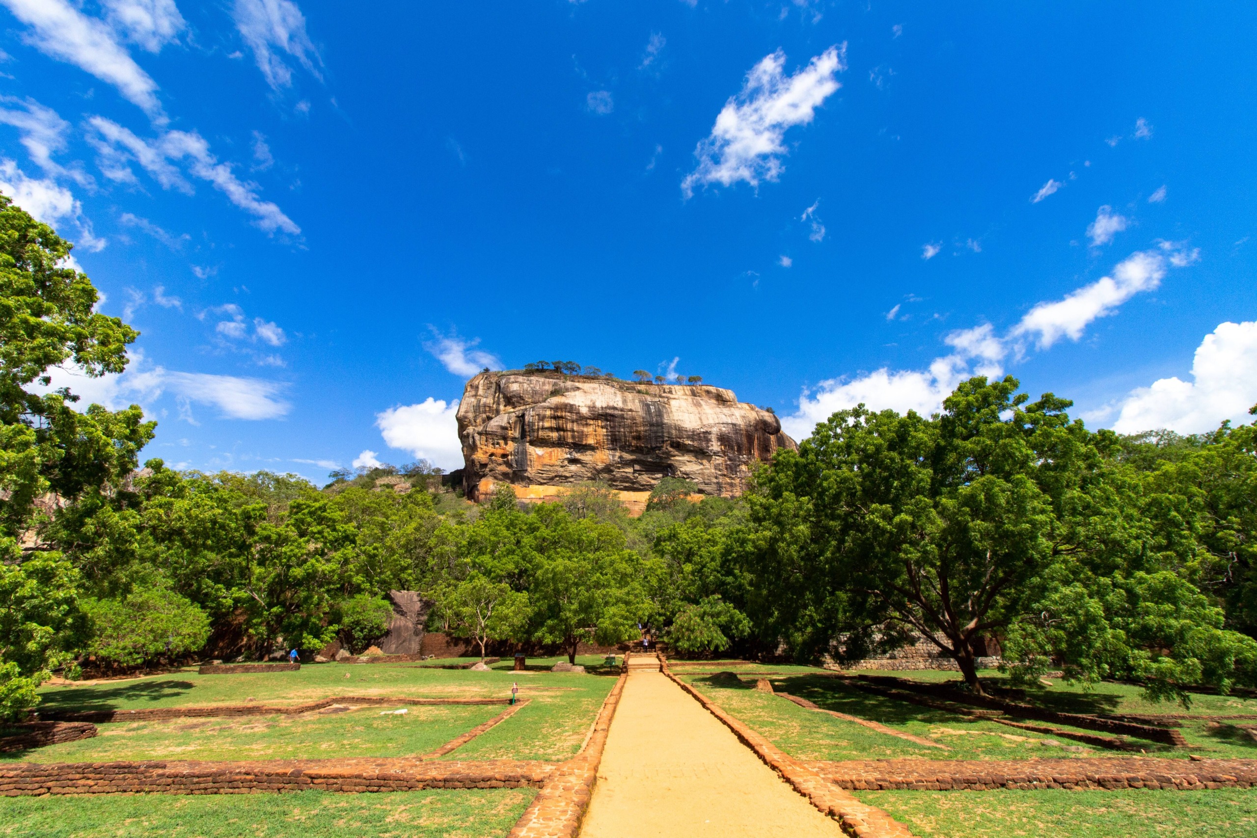 Os jardins abaixo da grande pedra. Foto: Shashank Hudkar/Unsplash