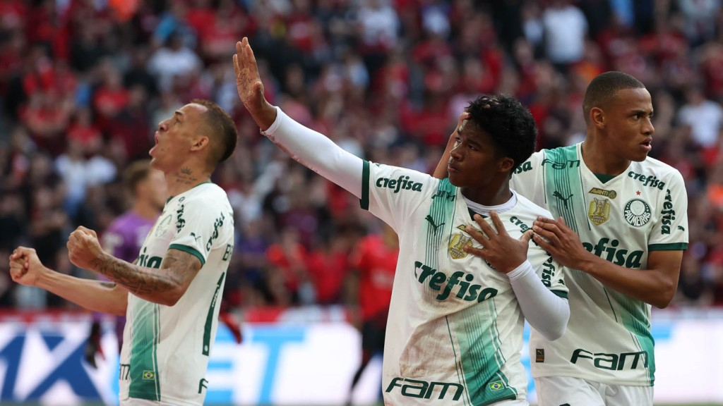 Palmeiras sofre empate depois de estar ganhando de 2 x 0 do Athletico-PR