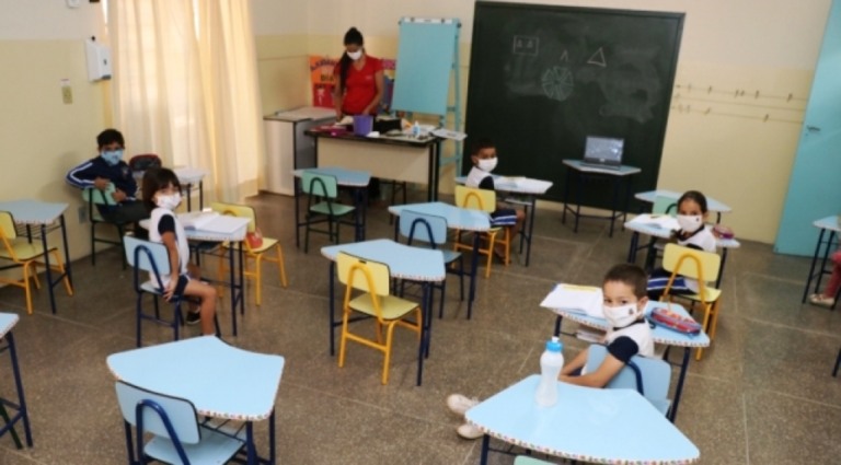 Escolas municipais de Marília retomam aulas com 100% dia 3; mantêm ensino online