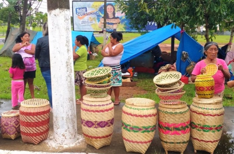 Marília recebe acampamento e artesanato de mulheres Kaingangs