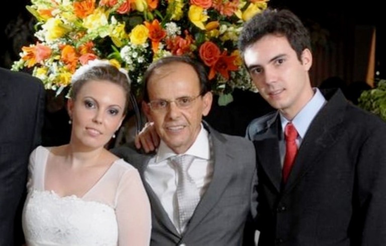 Médico Antonio Domingues com os filhos, Ana Carolina e Gabriel – Arquivo Família