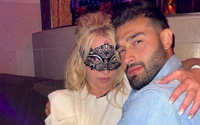 Noivo de Britney Spears reflete sobre o aborto espontâneo