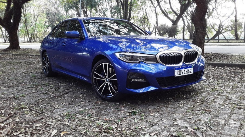 BMW 330e MSport: sedã reúne melhor de dois mundos e faz até 26,8 km/l