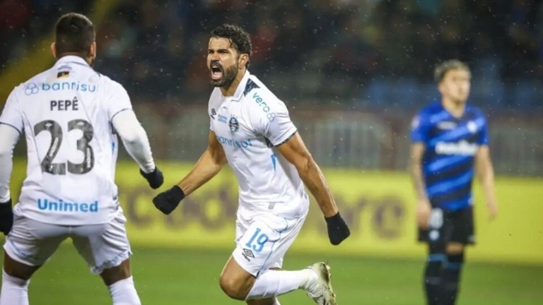 ESTADÃO CONTEÚDO Após tragédia, Grêmio e Inter vencem jogos atrasados