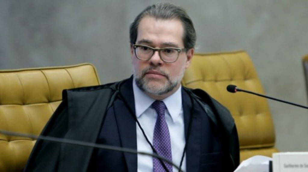 Toffoli cassa decisão de Moro e livra Zé Dirceu da tornozeleira