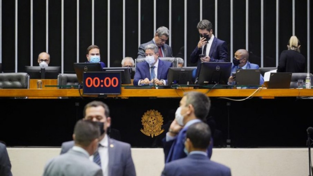 Entre os 6 deputados que alegam não ter se vacinado contra a Covid, 5 são do PSL Entre os 6 deputados que alegam não ter se vacinado contra a Covid, 5 são do PSL