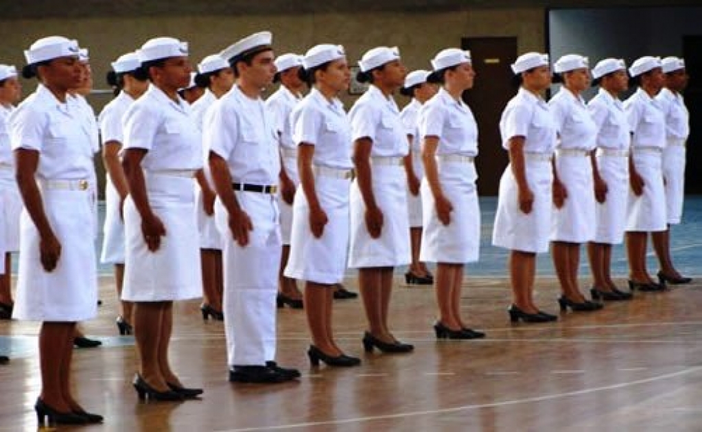 Marinha abre concursos para professores e corpo técnico