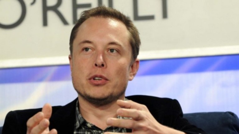 Elon Musk diz não ter onde morar e que está dormindo na casa de amigos