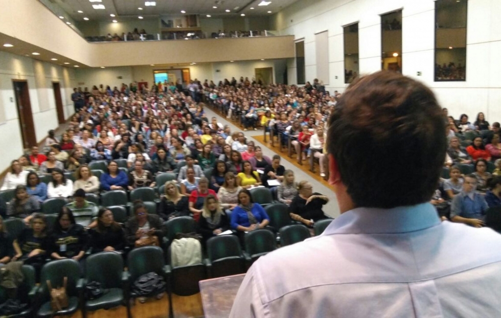 Educadores de Marília durante encontro para discutir serviços na área – Divulgação/Prefeitura