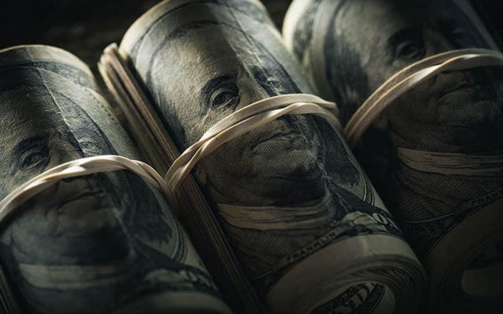 Cinco países onde o governo confiscou dinheiro da população Cinco países onde o governo confiscou dinheiro da população