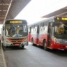 Aposentada acusa lesão 'prensada' na porta ao descer de ônibus em Marília