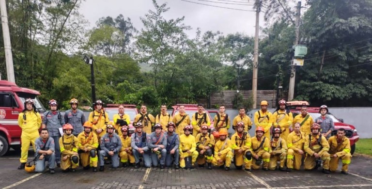 Bombeiros de Marília e região atuam em buscas e resgates no litoral de SP