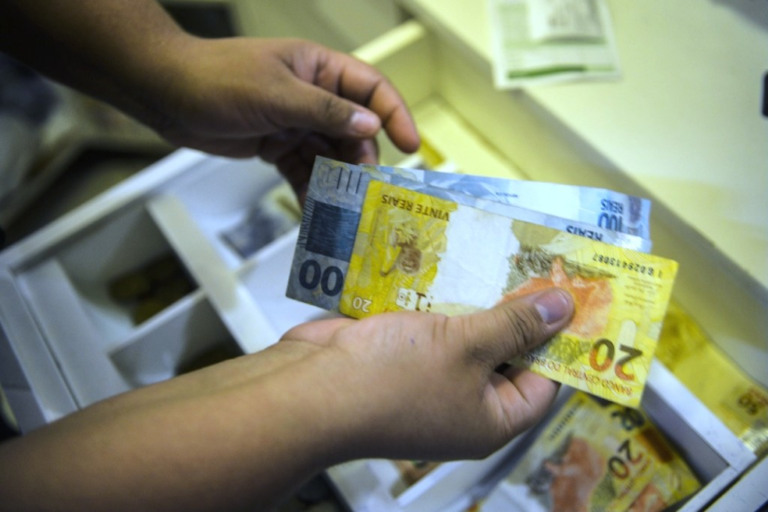 Segunda parcela será creditada junto com o pagamento do mês de maio – Foto: Marcello Casal Jr (Ag.Brasil)
