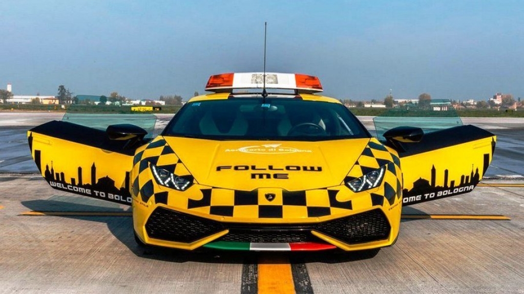 Aeroporto oferece Lamborghini Huracan EVO em serviço "Follow-Me"