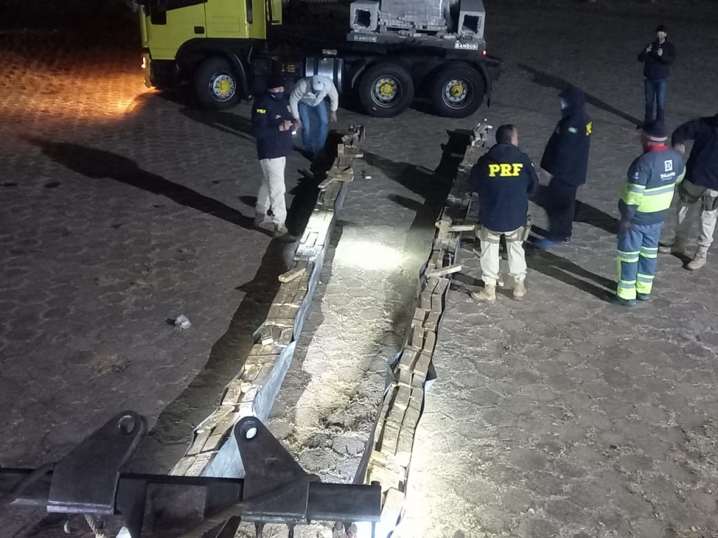 PRF apreende 782kg de maconha em vigas de concreto na BR-153