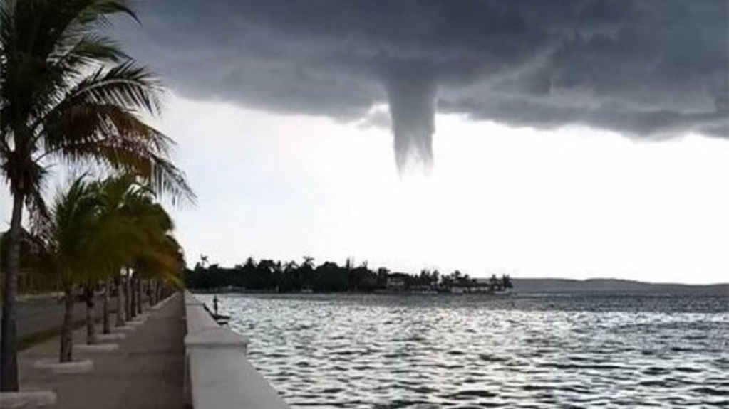 VÍDEO: tromba d'água se forma sob o mar na costa de Cuba VÍDEO: tromba d'água se forma sob o mar na costa de Cuba