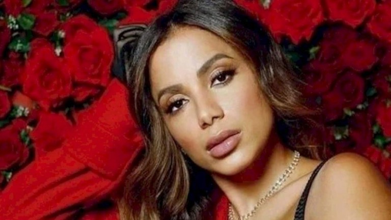 "BBB 22": Anitta lamenta saída de Scooby e fala em "medo das eleições"
