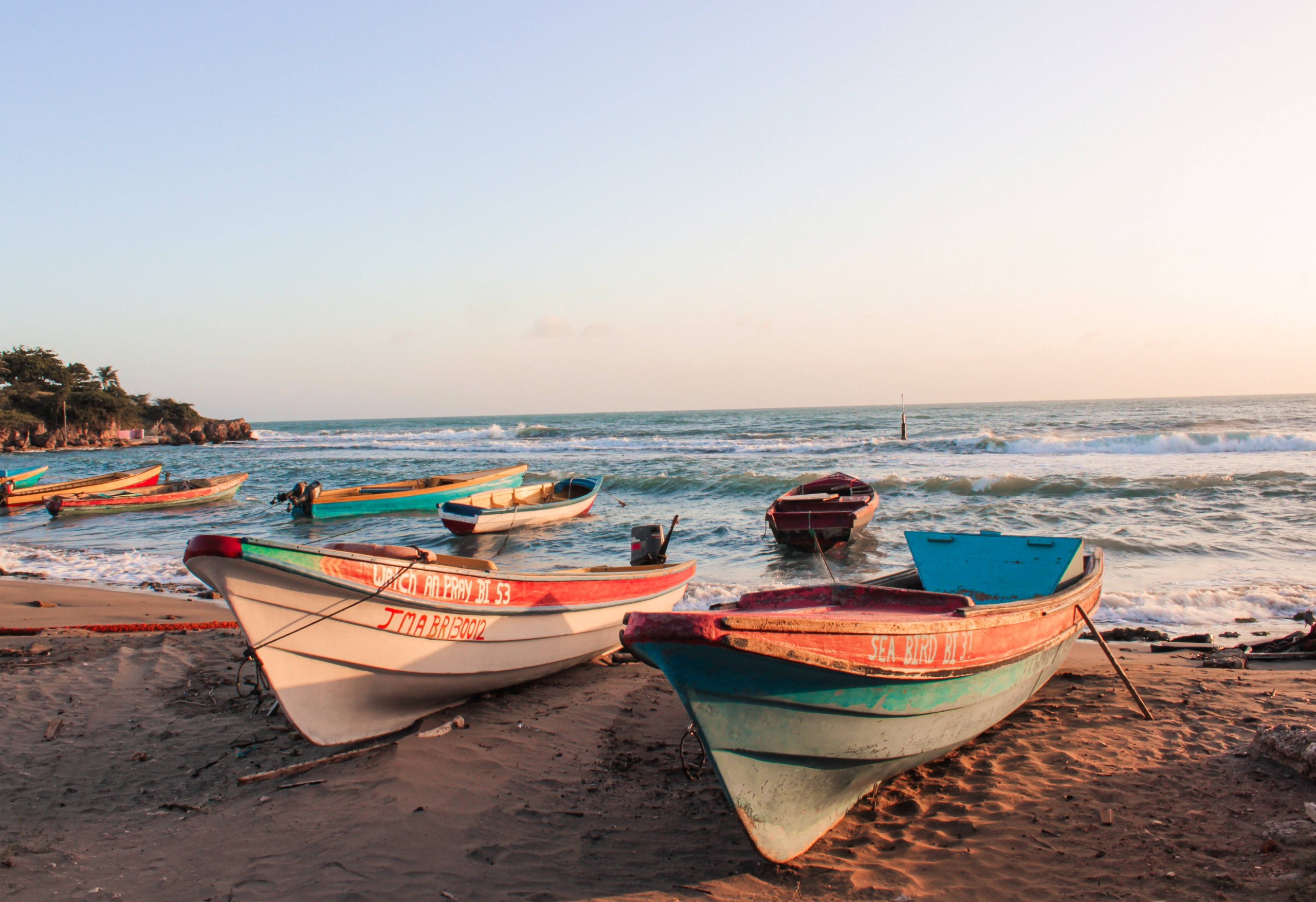 Destino dos famosos: o  reggae e as praias paradisíacas da Jamaica. Foto: caspar-rae / unsplash