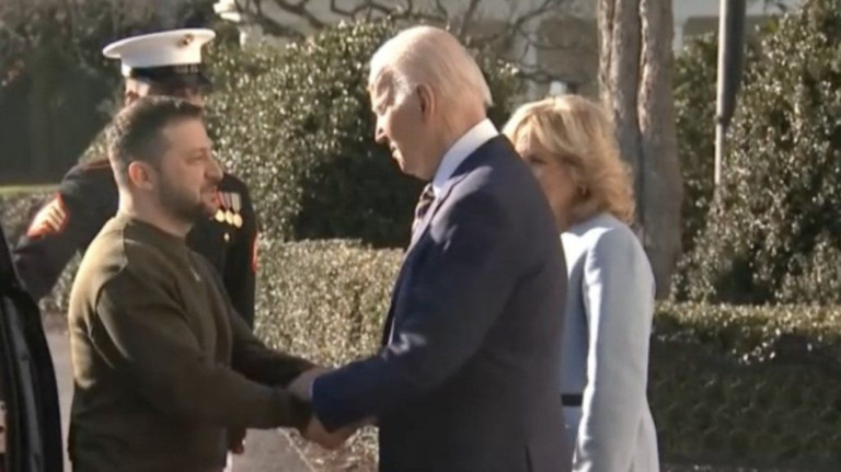 Presidente da Ucrânia chega aos EUA e é recebido por Biden