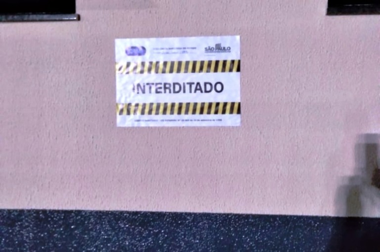Fiscalização autua dez bares e fecha mais um campo de futebol em Marília