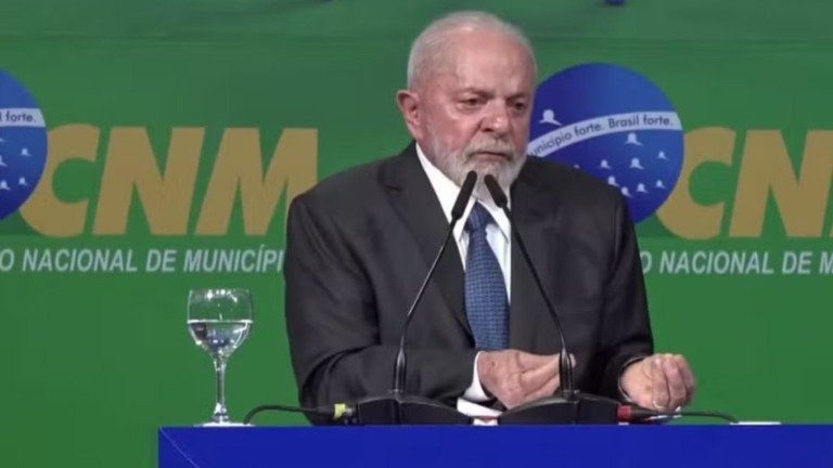 Lula: Chuva no RS 'mudou paradigma' e governo terá que fazer 'melhor'
