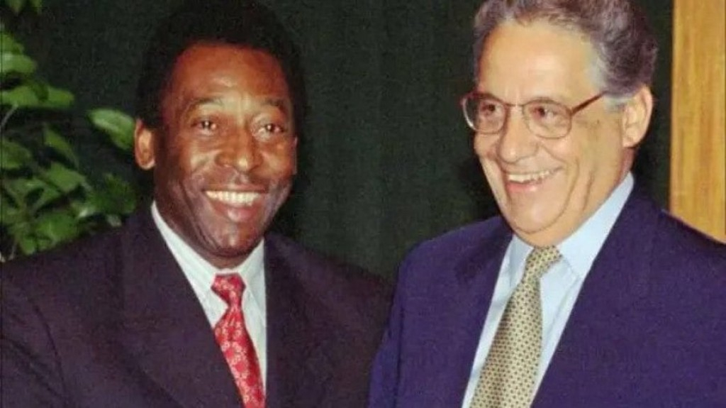 Pelé agiu como "espião" para negociar cargo de Ministro dos Esportes Pelé agiu como "espião" para negociar cargo de Ministro dos Esportes