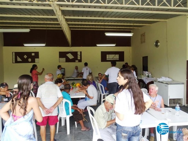 Amigos do Bar levam idosos de duas entidades para tarde de lazer