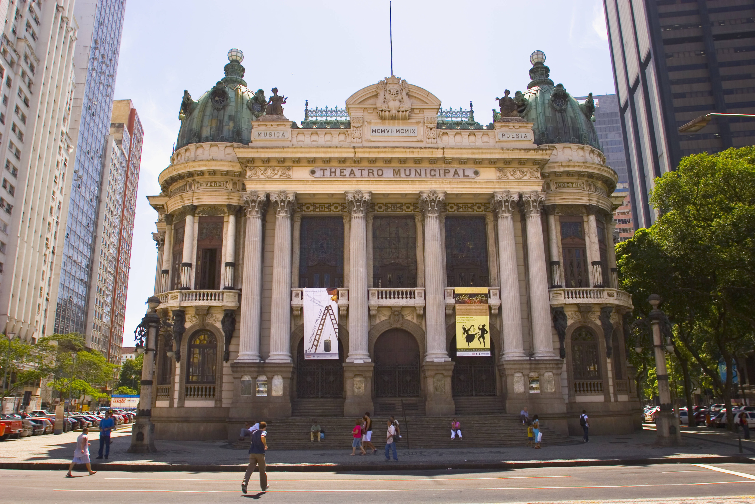 Após mais de cem anos da construção, o Theatro Municipal do Rio de Janeiro segue reluzente. Foto: Getty Images