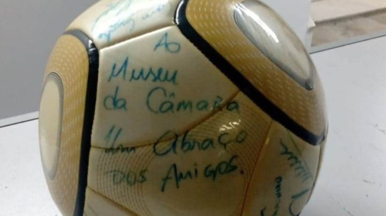 PF prende homem que furtou bola de Neymar durante os atos golpistas
