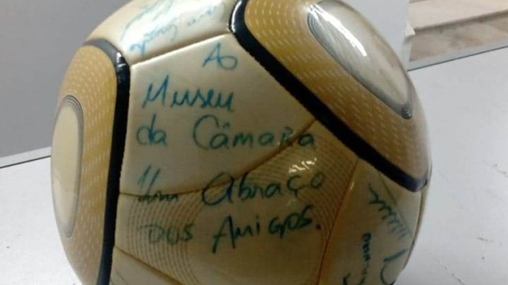 PF prende homem que furtou bola de Neymar durante os atos golpistas PF prende homem que furtou bola de Neymar durante os atos golpistas
