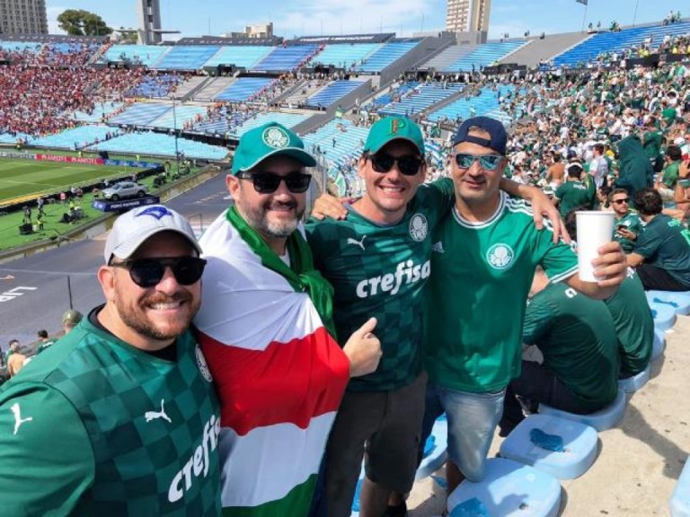 fernando, Cleber e Carlos bedani com o amigo Guilherme na final da Libertadores – Arquivo Pessoal