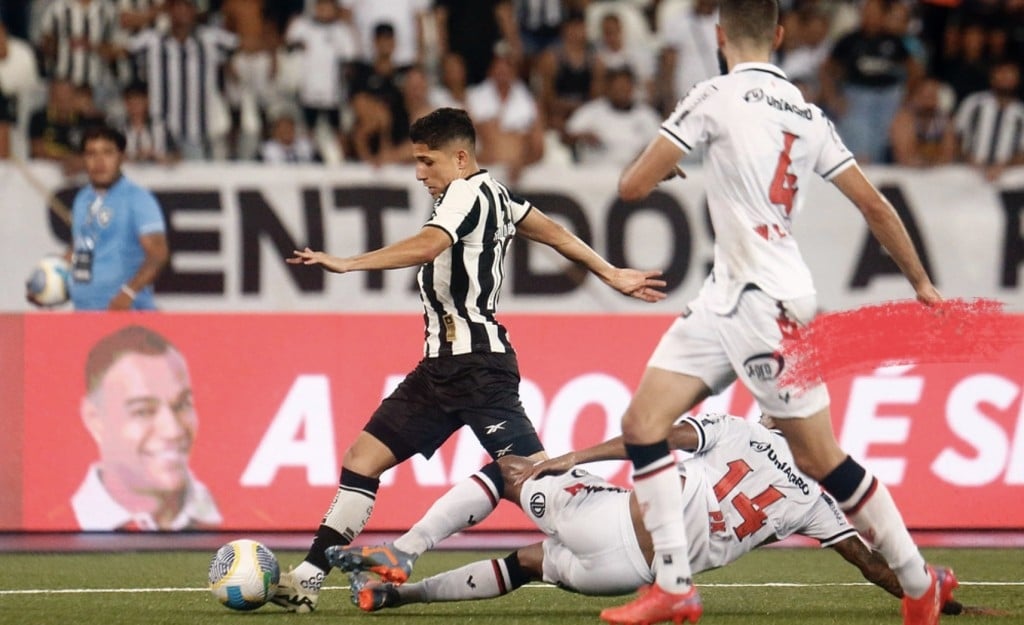 Botafogo vence o Vitória na Copa do Brasil e sai na frente pela vaga nas oitavas