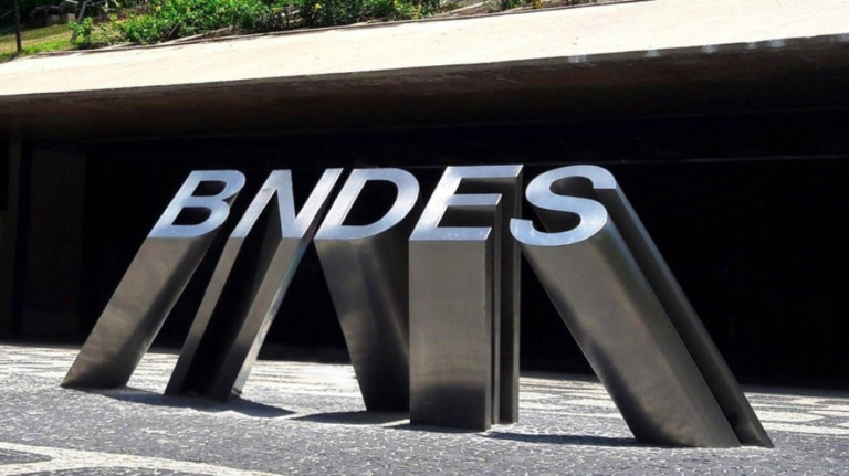 Projeto de qualificação profissional reúne BNDES e empresas; conheça