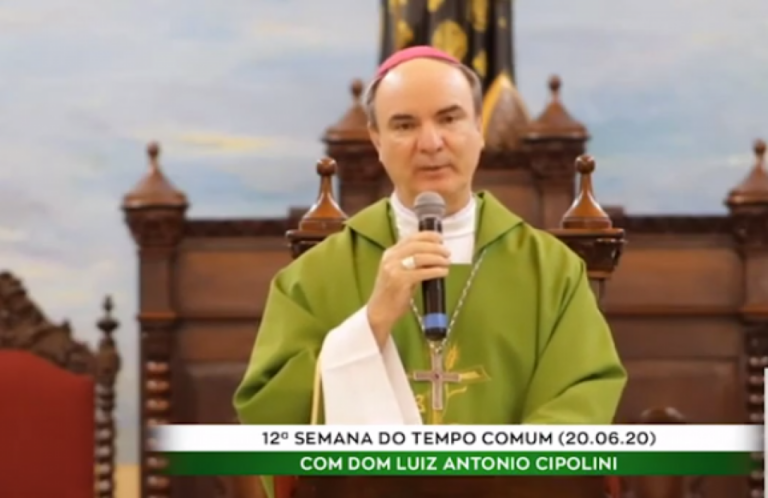 Bispo descarta retomada imediata de missas e pede orações; assista