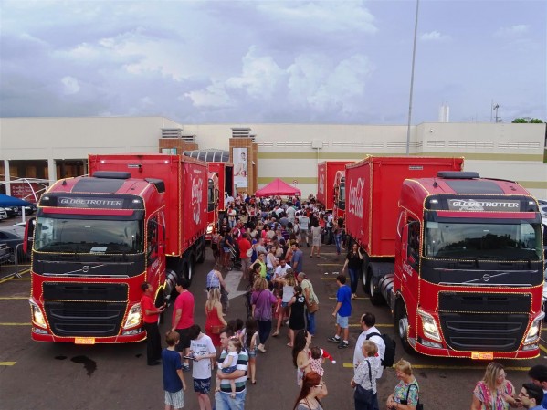 Papai Noel recebe público e abre Caravana de Natal no Shopping