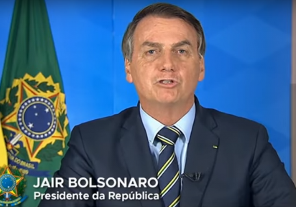 Bolsonaro critica confinamento, ataca governadores e culpa mídia; assista