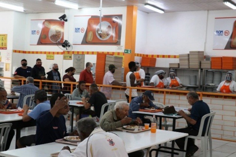 Bom Prato retoma atendimento presencial em Marília: oferece café, almoço e jantar