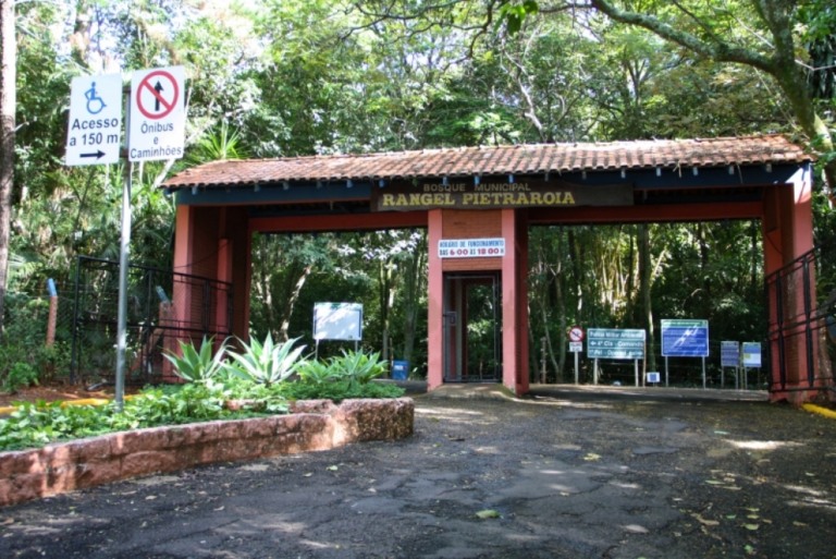 Prefeitura reabre clubes e bosque e autoriza igrejas com regras de restrição