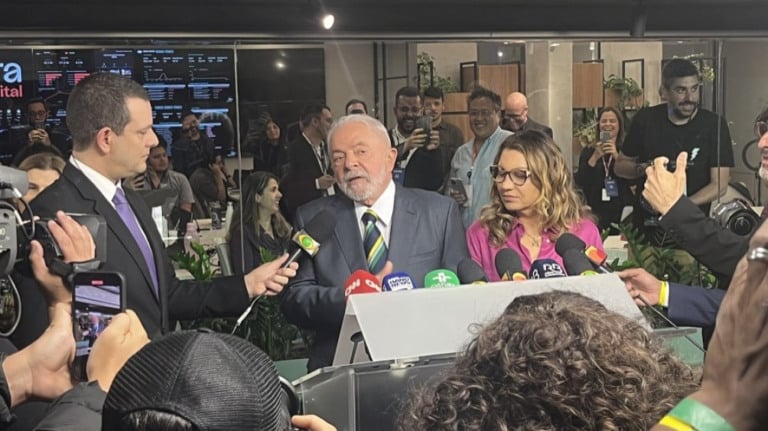 "Espero que tenha menor abstenção", diz Lula antes do debate na Band